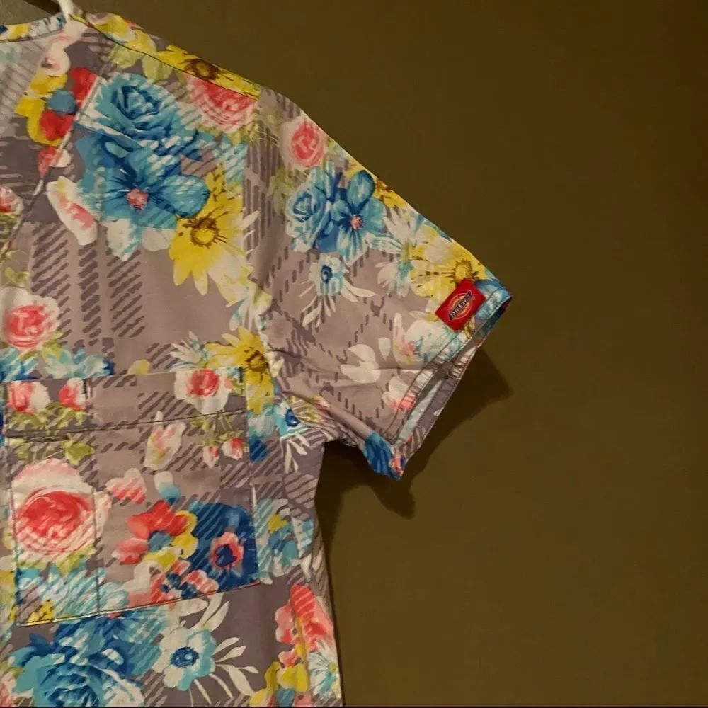 Floral Scrub Top - Picture 7 of 12